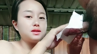 懷孕的妻子伺候大哥激情啪啪，掰開逼給狼友看,無套內射